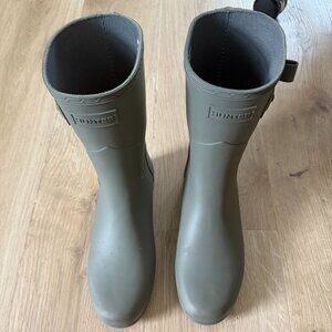 Hunter Rainboot Short (10 in height)- Size 8 Light Green